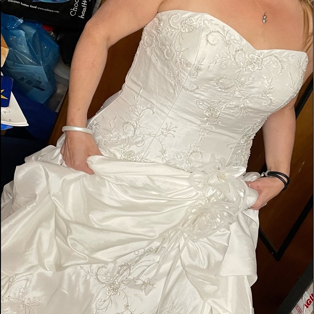 We have a nice Anais Design wedding dress for sale size 10/12​